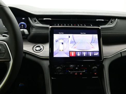 Used 2025 Jeep Grand Cherokee L Limited w/ Luxury Tech Group II image 21