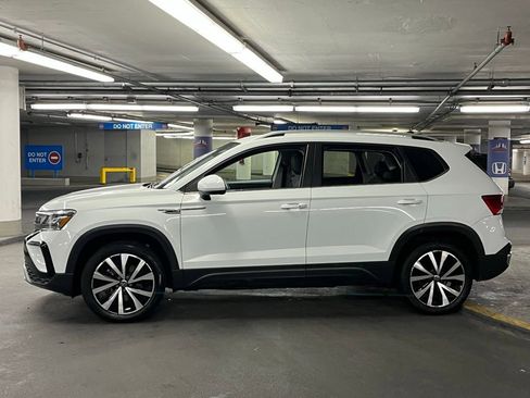 Used 2023 Volkswagen Taos SE w/ Panoramic Sunroof Package image 31