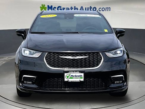 Used 2025 Chrysler Pacifica Select FWD image 2
