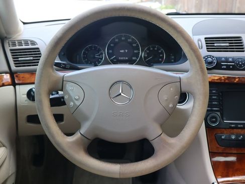 Used 2005 Mercedes-Benz E 320 4MATIC Sedan image 18