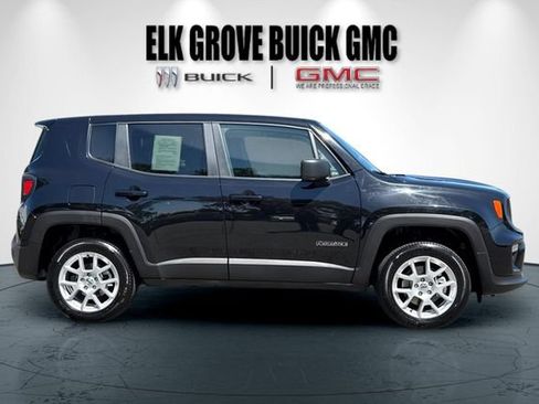 Used 2023 Jeep Renegade Latitude AWD/4WD image 3