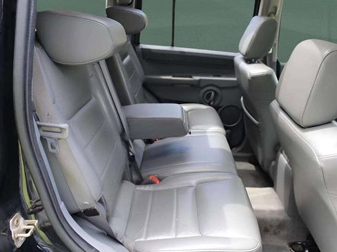 Used 2006 Jeep Commander 4WD image 13
