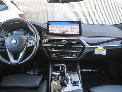 Used 2023 BMW 530e w/ Convenience Package image 9