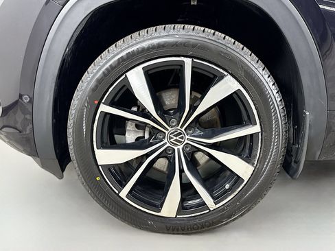 Certified 2024 Volkswagen Atlas Cross Sport SEL Premium R-Line AWD/4WD image 31