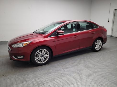 Used 2017 Ford Focus Titanium image 2