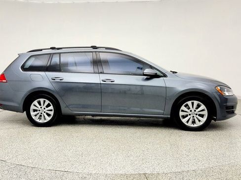 Used 2017 Volkswagen Golf S AWD/4WD image 4