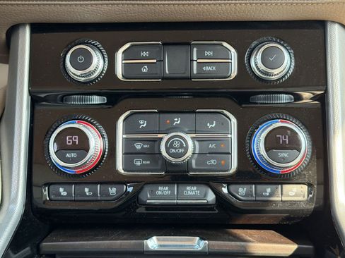 Used 2022 GMC Yukon Denali RWD image 18