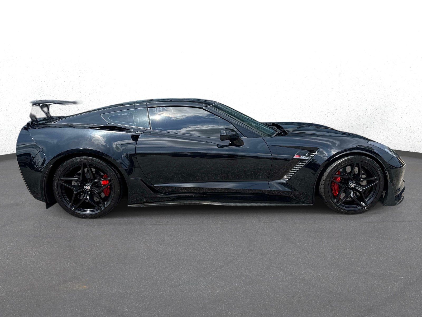 Used 2016 Chevrolet Corvette Z06 w/ 2LZ Preferred Equipment Group RWD image 2