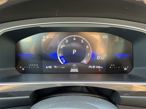Used 2024 Volkswagen Tiguan SE AWD/4WD image 35