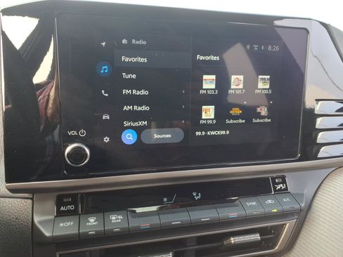 Used 2025 Toyota Camry SE image 19