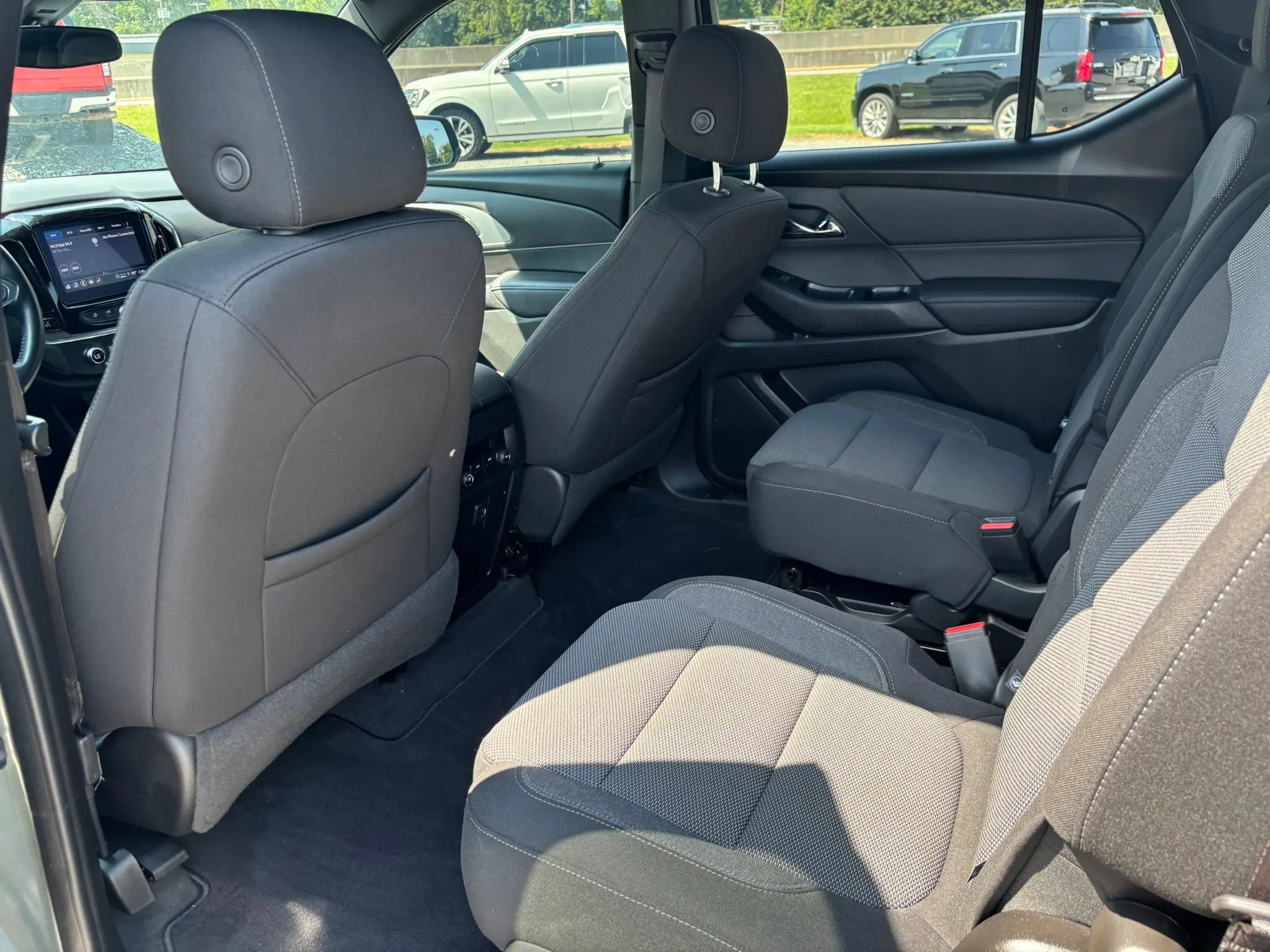 Used 2022 Chevrolet Traverse LT FWD image 13