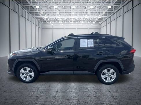 Used 2019 Toyota RAV4 XLE w/ Convenience Package FWD image 2