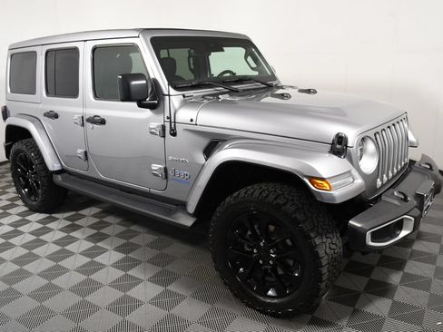 Used 2021 Jeep Wrangler Unlimited Sahara w/ Cold Weather Group AWD/4WD image 8