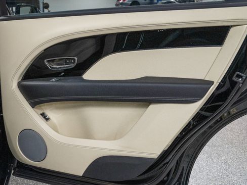 Used 2024 Bentley Bentayga Extended Wheelbase image 37