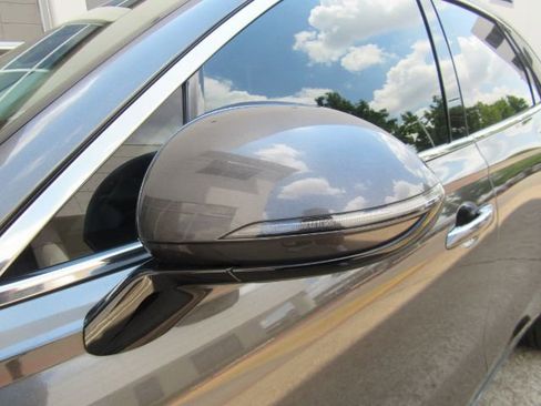 Used 2023 Genesis GV70 2.5T w/ Select Package image 18