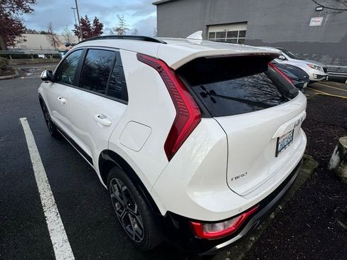 Certified 2023 Kia Niro EX Touring image 7