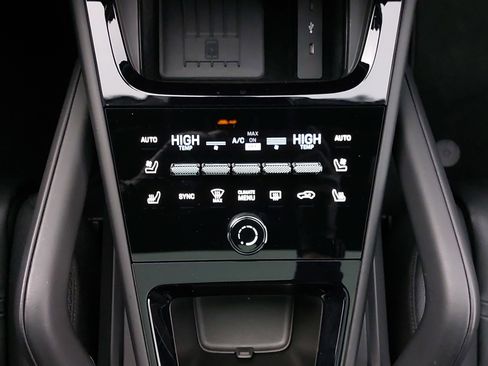 Used 2025 Porsche Cayenne Coupe image 23