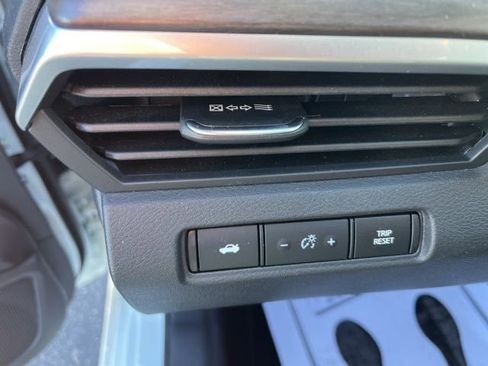 Used 2025 Nissan Altima 2.5 SV FWD image 16