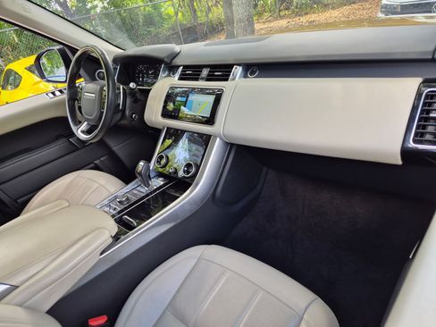 Used 2019 Land Rover Range Rover Sport Supercharged AWD/4WD image 17