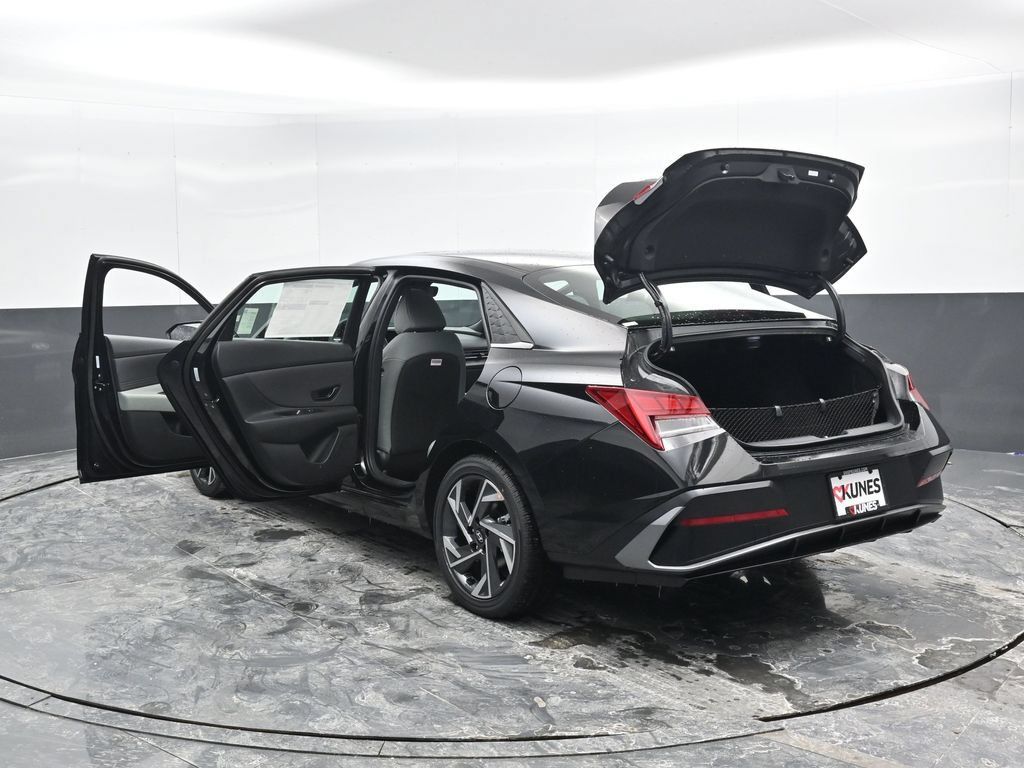 Used 2026 Hyundai Elantra Limited w/ Cargo Package FWD image 54