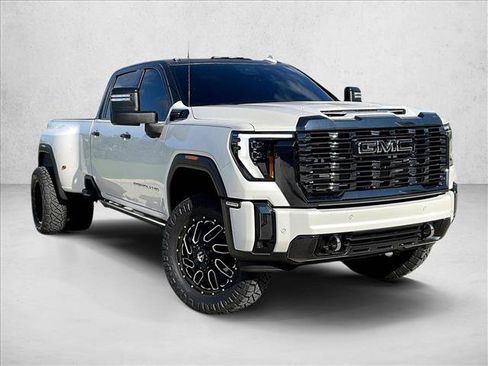 Used 2024 GMC Sierra 3500 Denali Ultimate AWD/4WD image 11