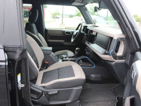 Used 2023 Ford Bronco Wildtrak AWD/4WD image 13