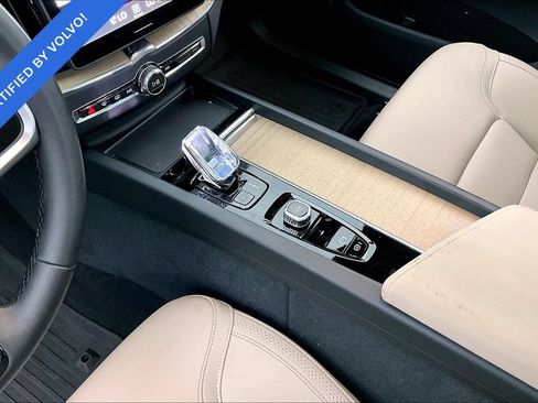 Certified 2026 Volvo XC60 B5 Plus AWD/4WD image 18