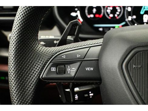 Used 2025 Lamborghini Urus SE image 65