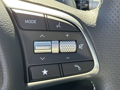 Used 2025 Genesis G70 2.5T w/ Sport Prestige Package image 25