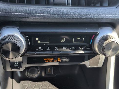 Used 2021 Toyota RAV4 LE image 27