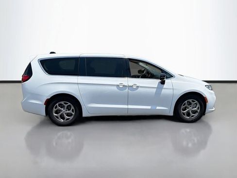 Used 2024 Chrysler Pacifica Limited FWD image 4