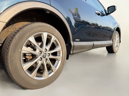 Used 2017 Toyota RAV4 Limited w/ Advanced Technology Package AWD/4WD image 7