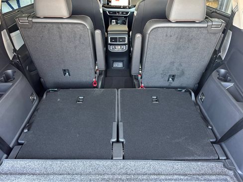 New 2025 Volkswagen Atlas Peak Edition SE AWD/4WD image 16