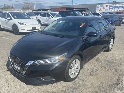 Used 2021 Nissan Sentra S image 2