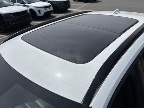 Used 2025 Volvo XC40 B5 Ultra AWD/4WD image 5