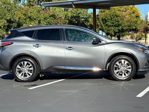 Used 2018 Nissan Murano SV image 3