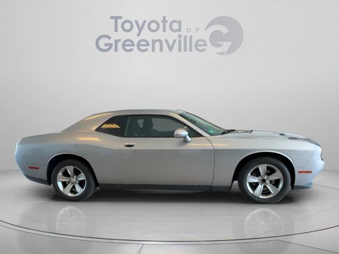 Used 2015 Dodge Challenger SXT w/ Driver Convenience Group RWD image 7