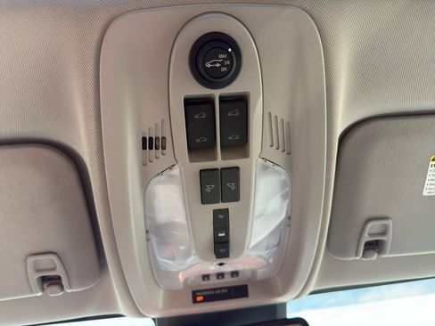 Used 2016 Chevrolet Equinox LTZ w/ Enhanced Convenience Package FWD image 21