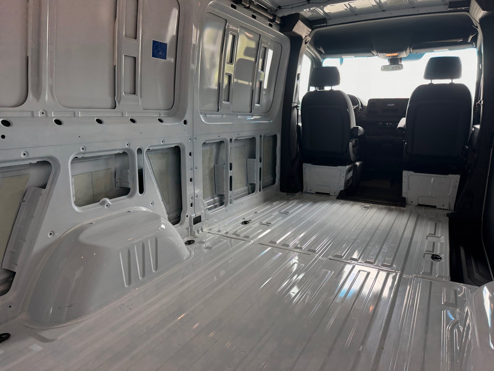 Used 2025 Mercedes-Benz Sprinter 2500 image 13