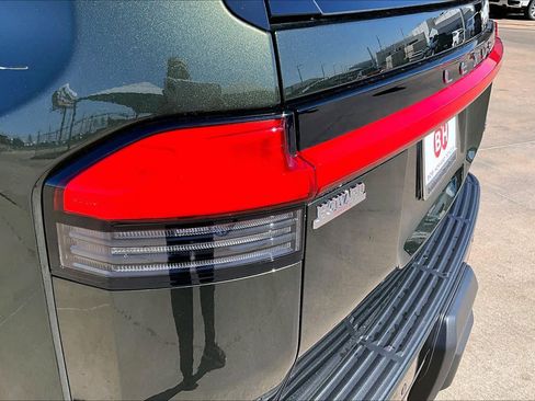 Used 2025 Lexus GX 550 w/ Accessory Package (2T) image 27