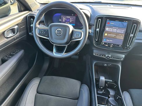 Certified 2023 Volvo C40 P8 Recharge Ultimate image 17