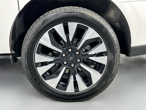 Used 2025 Ford Expedition Max Platinum w/ Driver's Package image 32