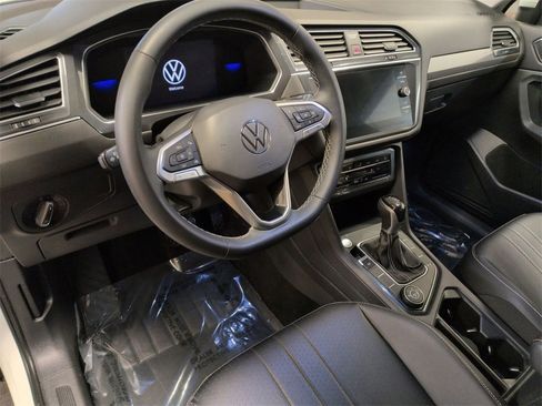 Used 2022 Volkswagen Tiguan SE image 11