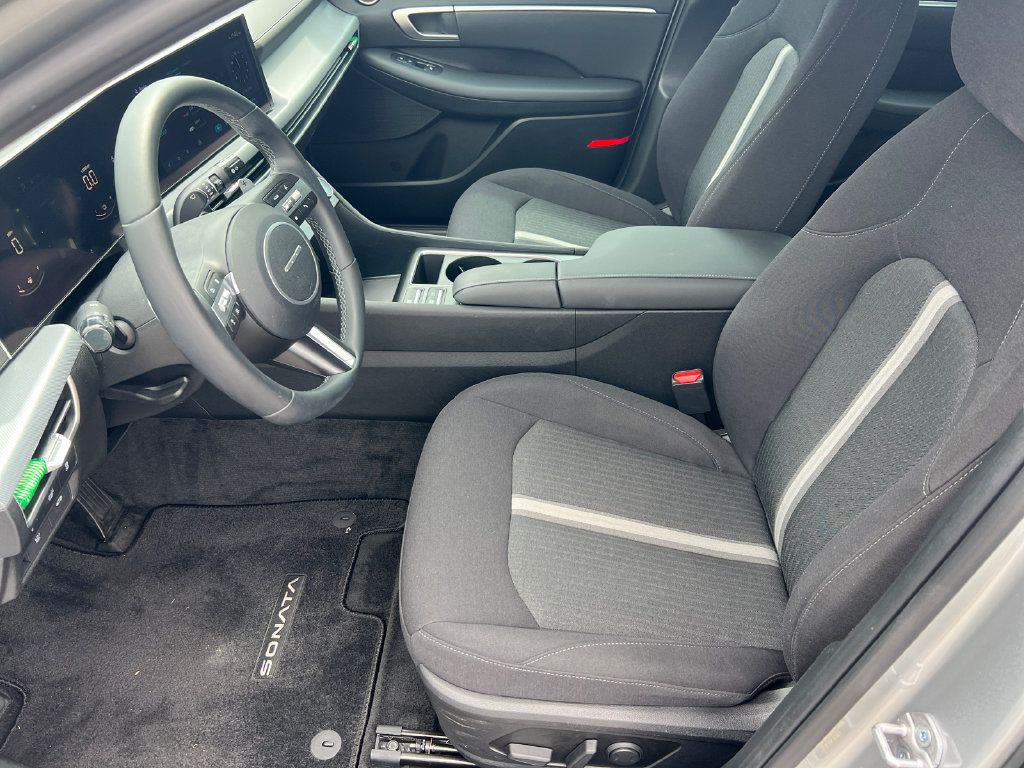 Used 2025 Hyundai Sonata SEL FWD image 11