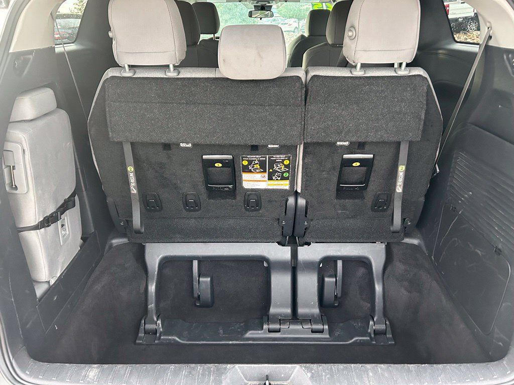 Used 2025 Toyota Sienna LE AWD/4WD image 26