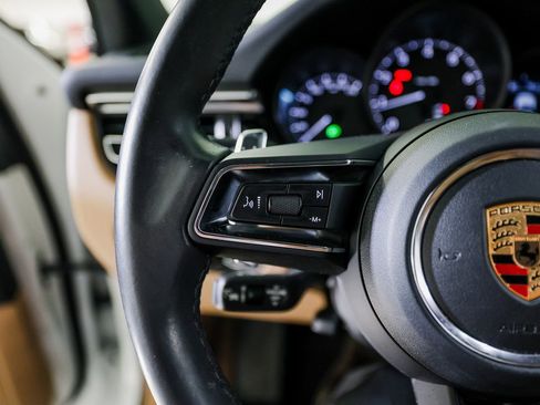 Certified 2023 Porsche Macan image 17