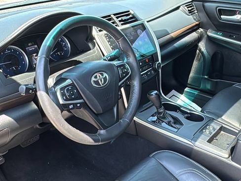 Used 2017 Toyota Camry XLE w/ Moonroof Package FWD image 18