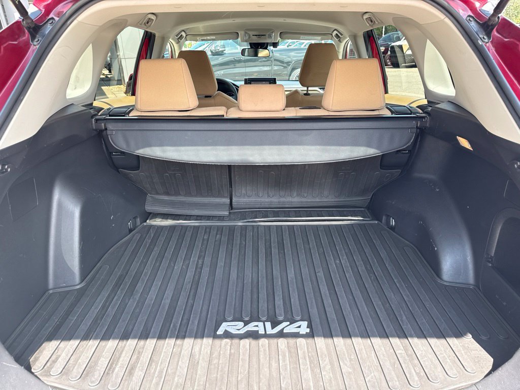 Used 2019 Toyota RAV4 LE w/ Carpet Mat Package AWD/4WD image 16