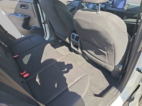 Used 2024 Nissan Rogue S AWD/4WD image 14