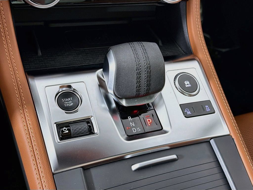 Certified 2026 Jaguar F-PACE R-Dynamic S AWD/4WD image 17